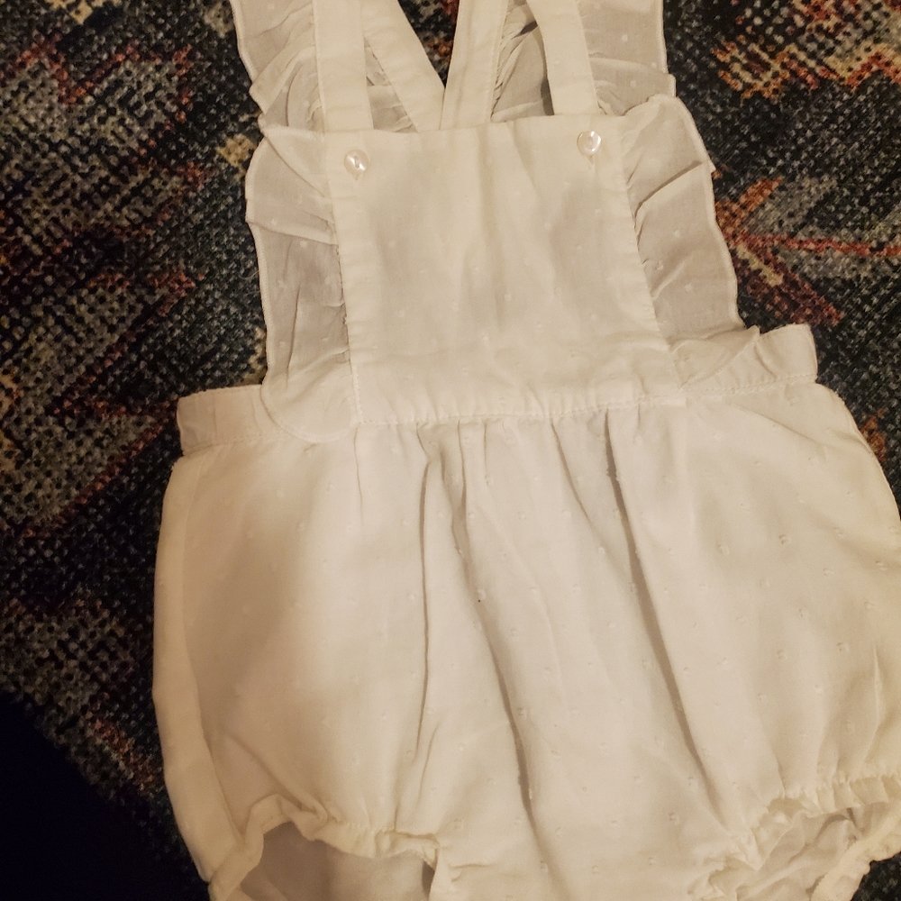 White apron romper 6-9